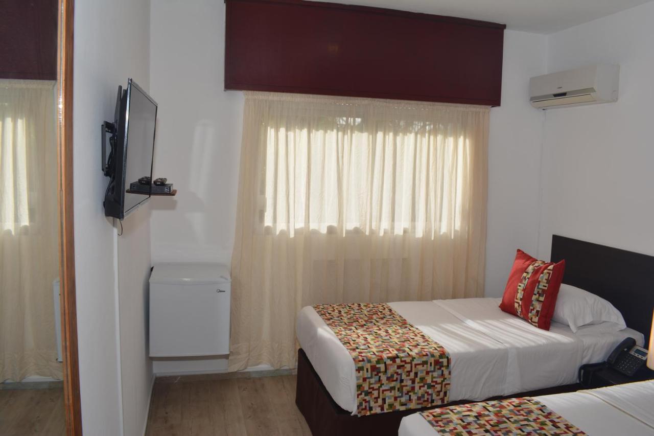 Hotel Express 马尔多纳多 外观 照片